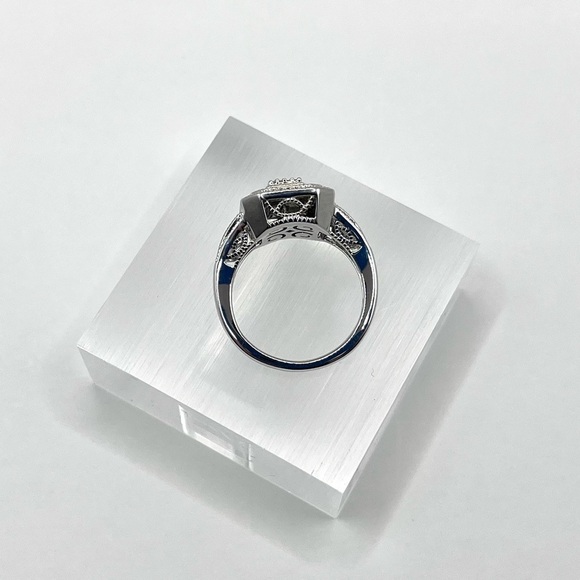 0.70 CT Cushion Cut Natural Diamond Baguette Silver Ring - Picture 4 of 6